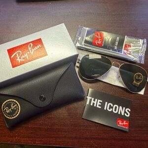 NWB 100% Authentic Ray Ban Gold Aviators ORB3025